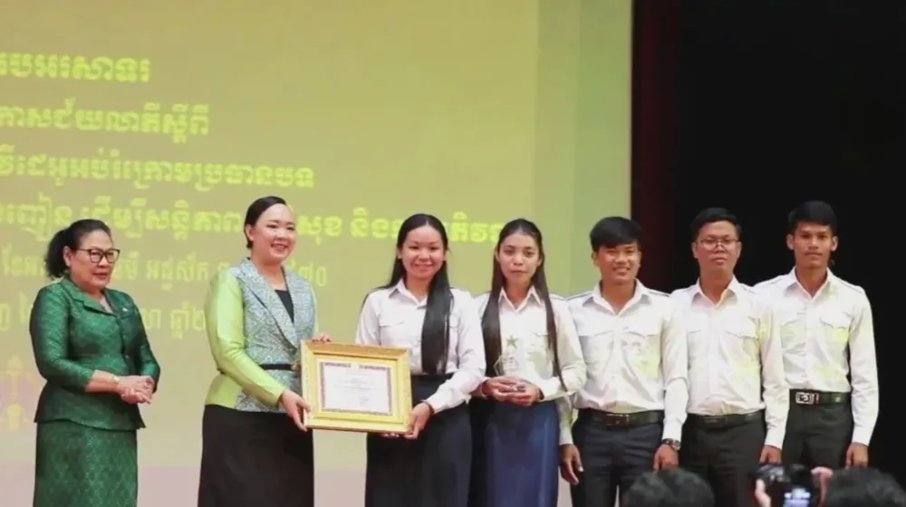គរុនិស្សិតខេត្តបន្ទាយមានជ័យ ជាប់ជ័យលាភីលេខ១ ក្នុងការប្រកួតផលិតវីដេអូប្រយុទ្ធប្រឆាំងគ្រឿងញៀន