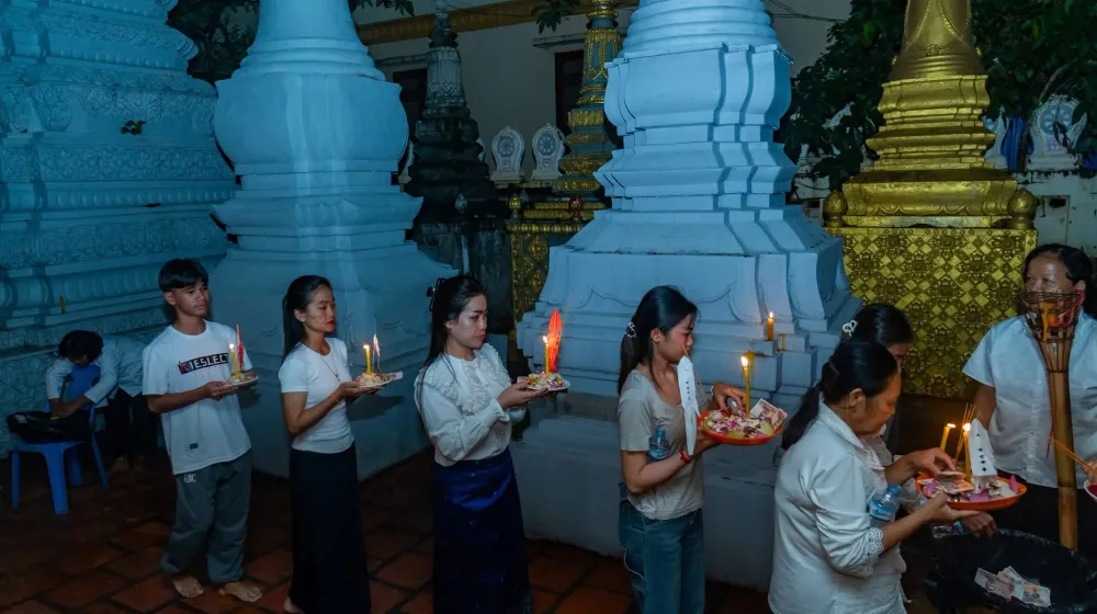 មន្ត្រីសាសនា និងអ្នកជំនាញ ជំរុញការរក្សាប្រពៃណីបោះបាយបិណ្ឌ ខណៈមានការវែកញែករឿងខ្ជះខ្ជាយបាយ