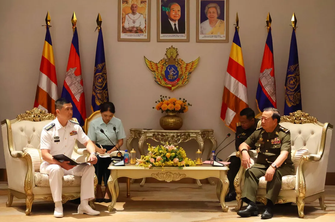 កងទ័ពកម្ពុជា-ចិ...