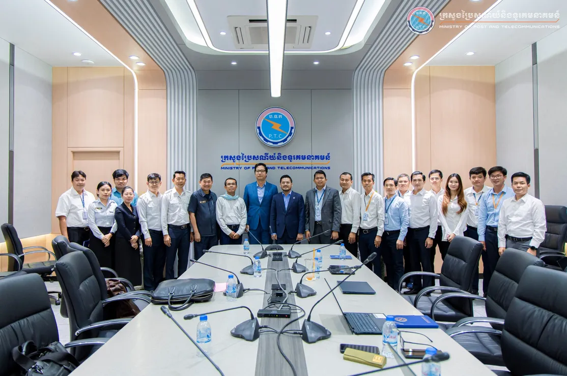 កិច្ចប្រជុំត្រួ...