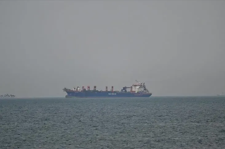 កប៉ាល់កុងតឺន័រ ចិន ផ្ដើមដឹកទំនិញឆ្លងកាត់ច្រកសមុទ្រ