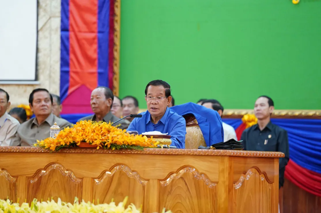 សម្តេចតេជោ ហ៊ុន សែន គាំទ្រសេវាលឿនរហ័ស របស់ក្រសួងរៀ