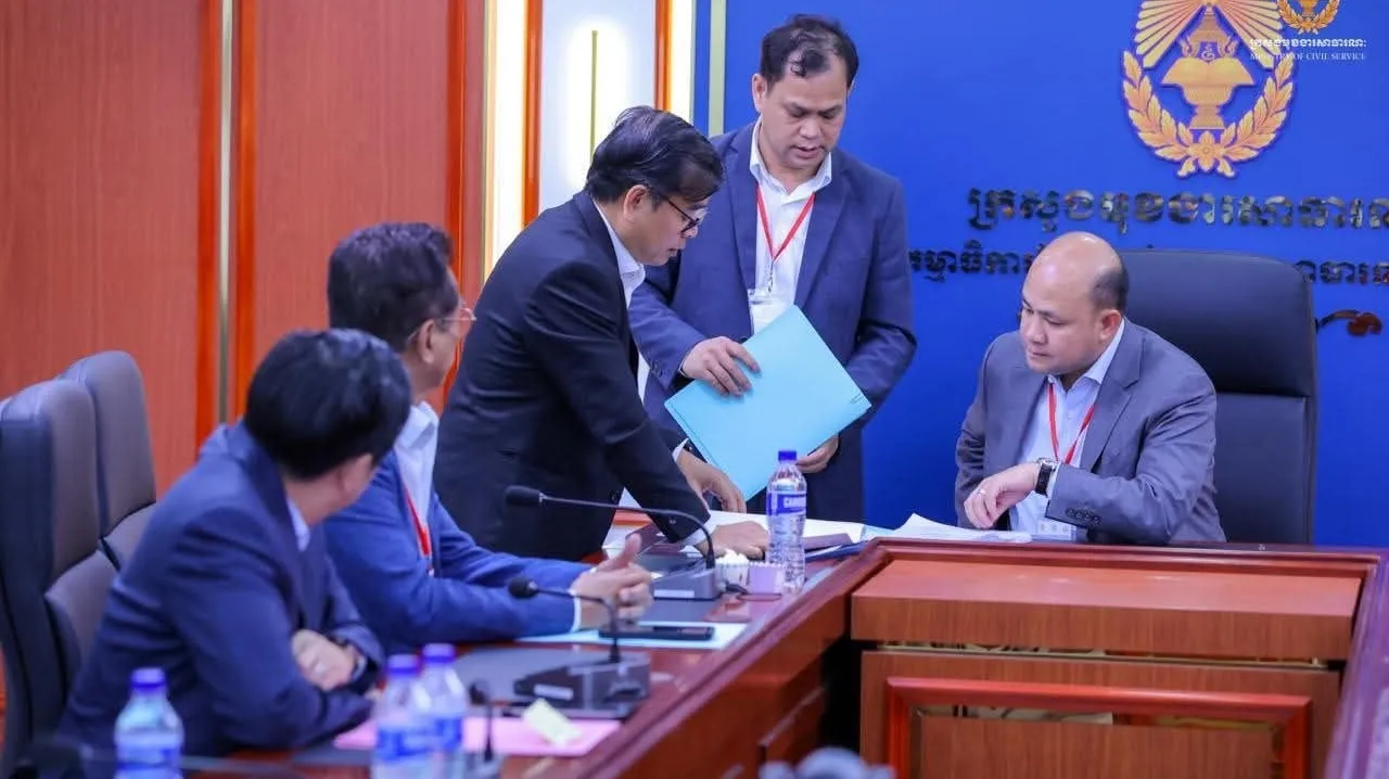 បេក្ខជន២៨នាក់ប្...