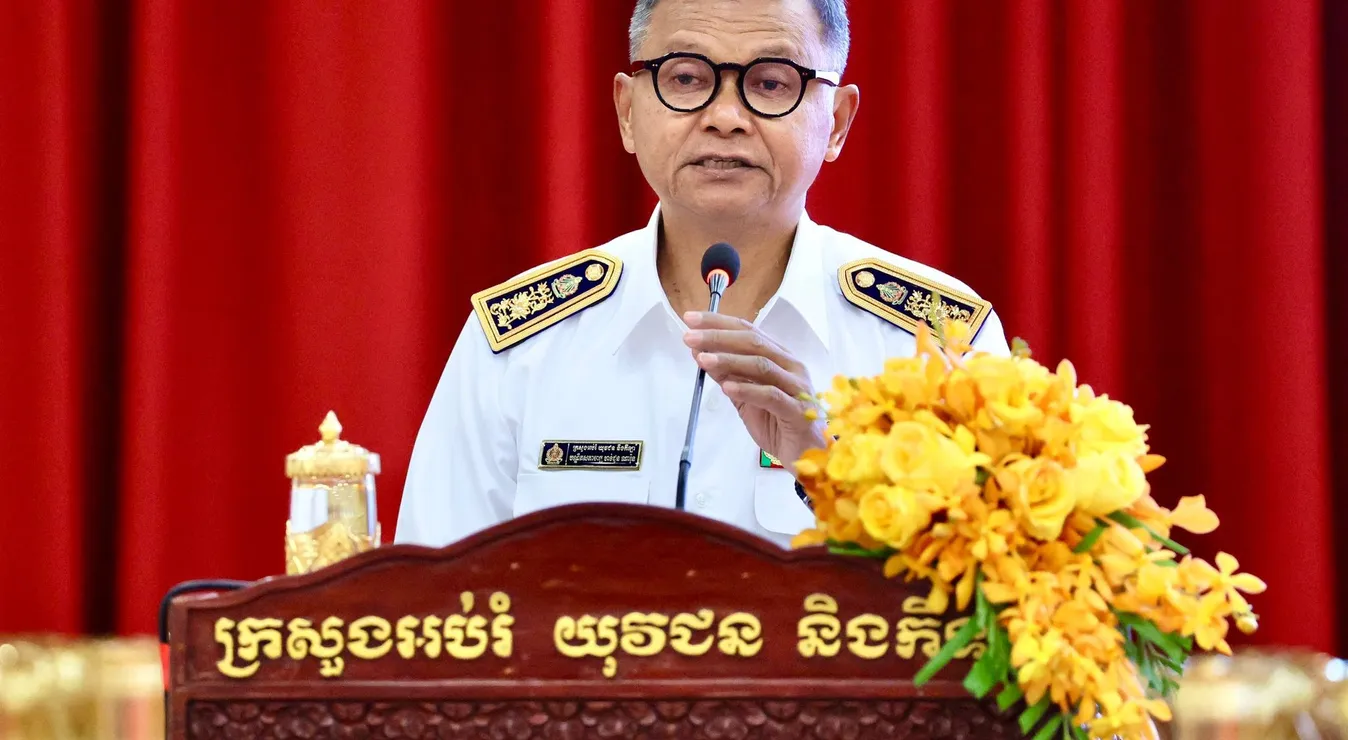 រដ្ឋមន្រ្តីអ​ប់រំ អំពាវនាវ​ឱ្យ​សាលារៀនគំរូ និង​សាលារៀនទាំងអស់ បញ្ចូលស្មារតីស្នេហាជាតិក្នុងកម្មវិធីសិក្សា