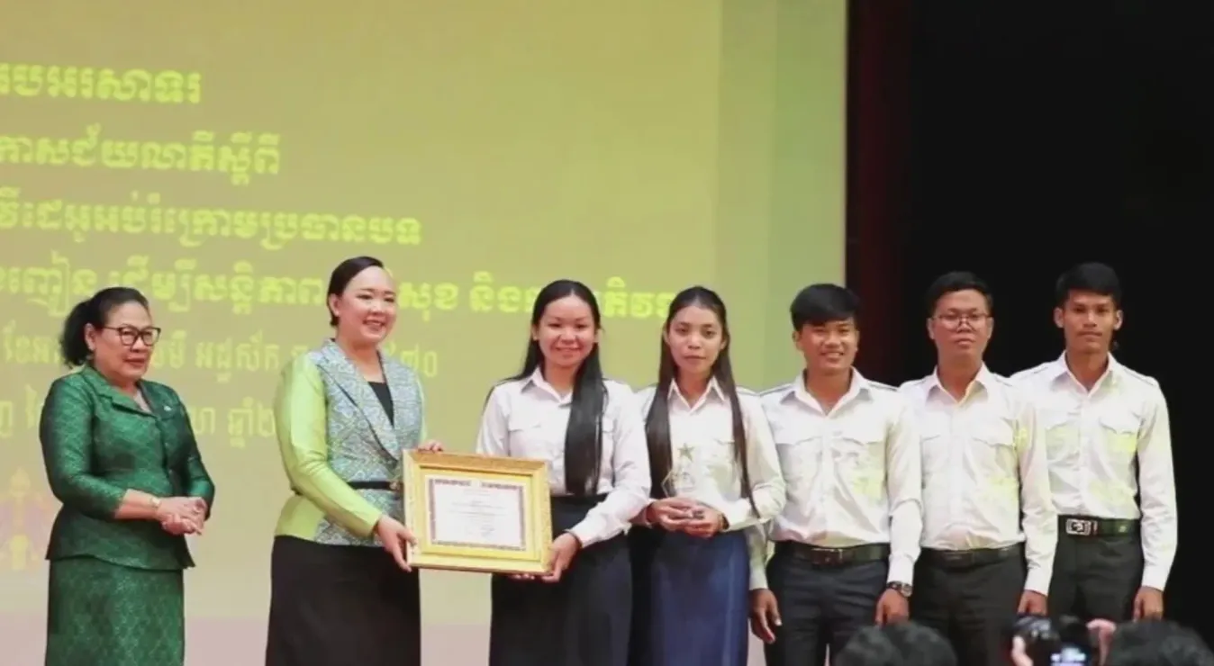 គរុនិស្សិតខេត្តបន្ទាយមានជ័យ ជាប់ជ័យលាភីលេខ១ ក្នុងការប្រកួតផលិតវីដេអូប្រយុទ្ធប្រឆាំងគ្រឿងញៀន