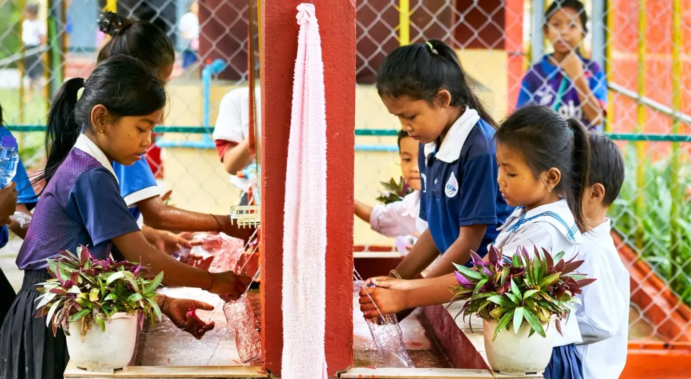 យូនីសេហ្វ ៖ ៩០% នៃសាលារៀនកម្ពុជាមានសេវាទឹកស្អាតបរិភោគនៅកម្រិតមូលដ្ឋាន