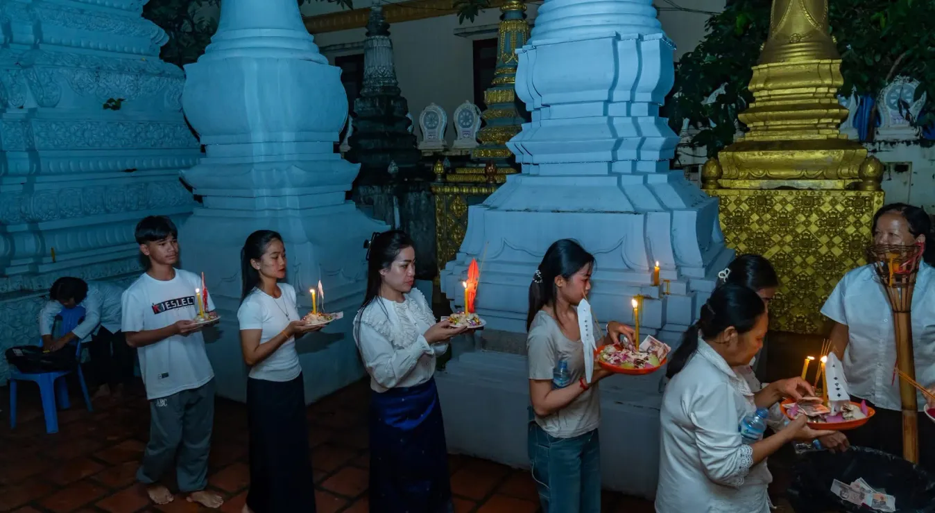 មន្ត្រីសាសនា និងអ្នកជំនាញ ជំរុញការរក្សាប្រពៃណីបោះបាយបិណ្ឌ ខណៈមានការវែកញែករឿងខ្ជះខ្ជាយបាយ