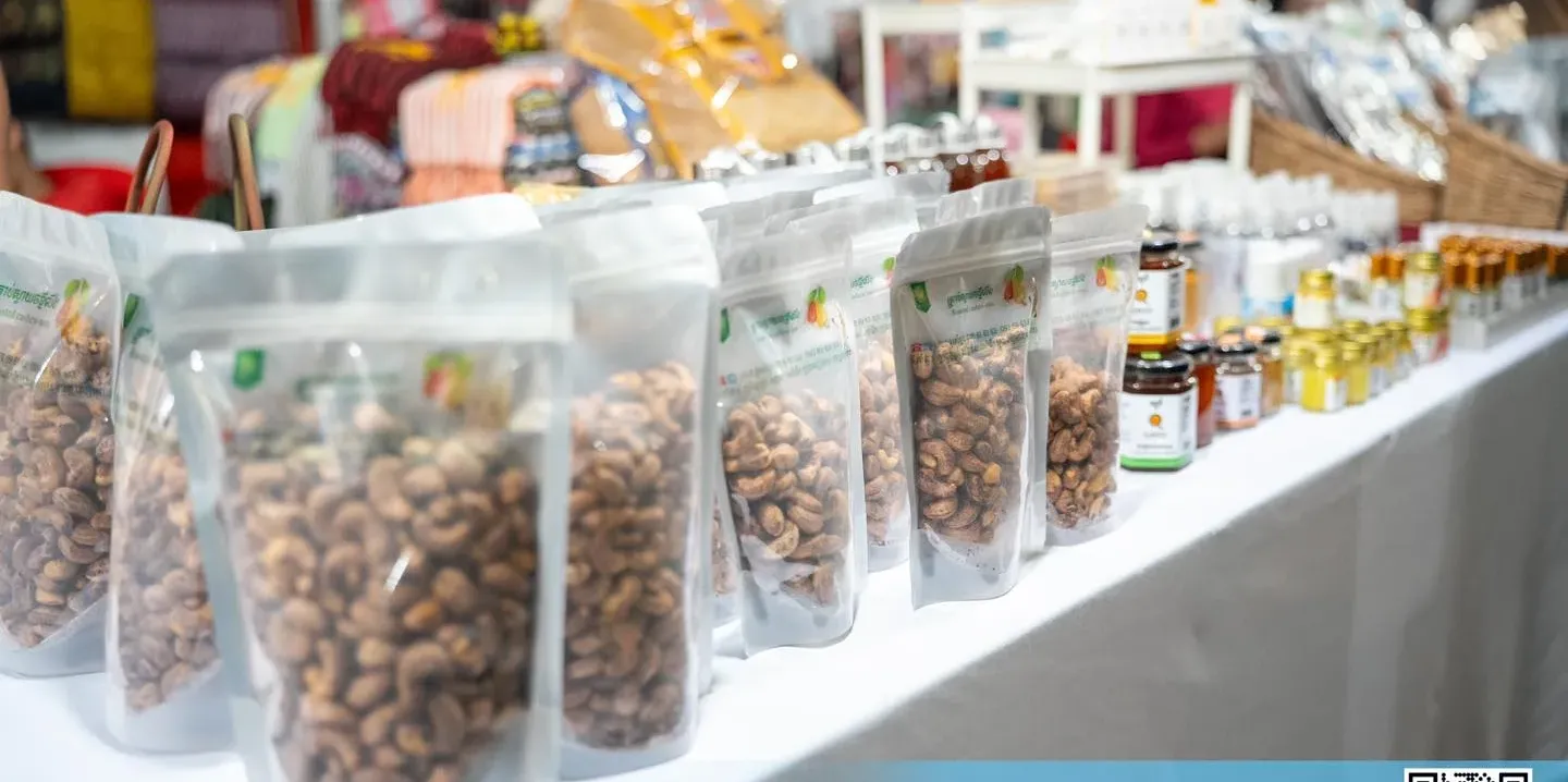 យុទ្ធនាការផលិតផលជាតិ MadeInCambodia ជួយលើកកម្ពស់ផលិតផលក្នុងស្រុក ប៉ុន្តែទាមទារវិធានការបន្ថែម - AMS Article Thumbnail