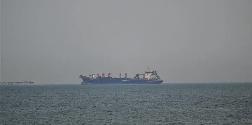 កប៉ាល់កុងតឺន័រ ចិន ផ្ដើមដឹកទំនិញឆ្លងកាត់ច្រកសមុទ្រ ហ័រមូស ដោយគ្មានភ័យព្រួយ - AMS Article Thumbnail