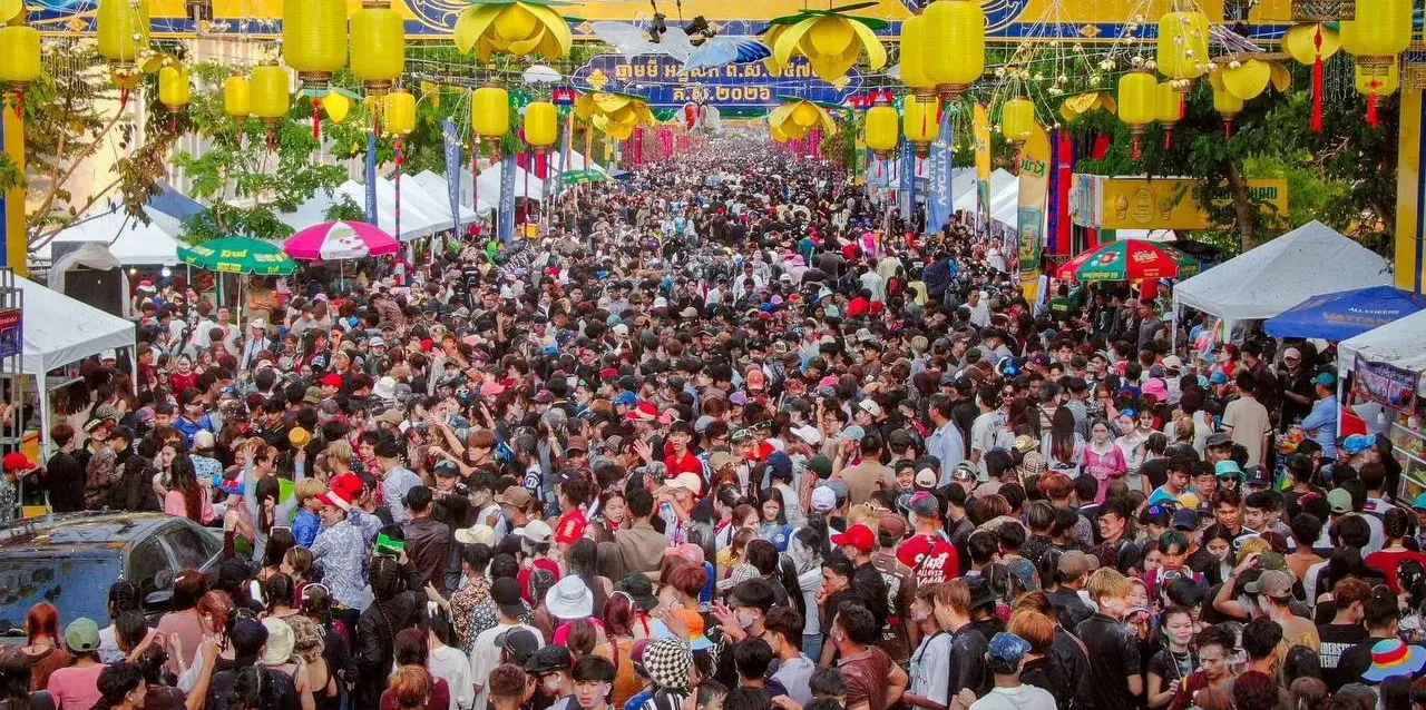 អ្នកសេដ្ឋកិច្ច ៖ យ៉ាងហោចណាស់ទឹកប្រាក់ជាង ៦០០លានដុល្លារបានចាក់ចូលក្នុងចរន្តសេដ្ឋកិច្ចនាអំឡុងបុណ្យចូលឆ្នាំខ្មែរ - AMS Article Thumbnail