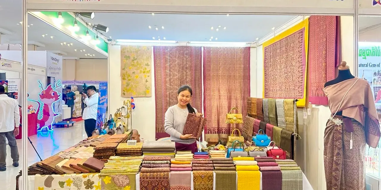 សូត្រមាសភ្នំស្រុក ត្រូវបានចុះបញ្ជីម៉ាកសម្គាល់ភូមិសាស្រ្តទំនិញ(GI)ជាផ្លូវការ - AMS Article Thumbnail