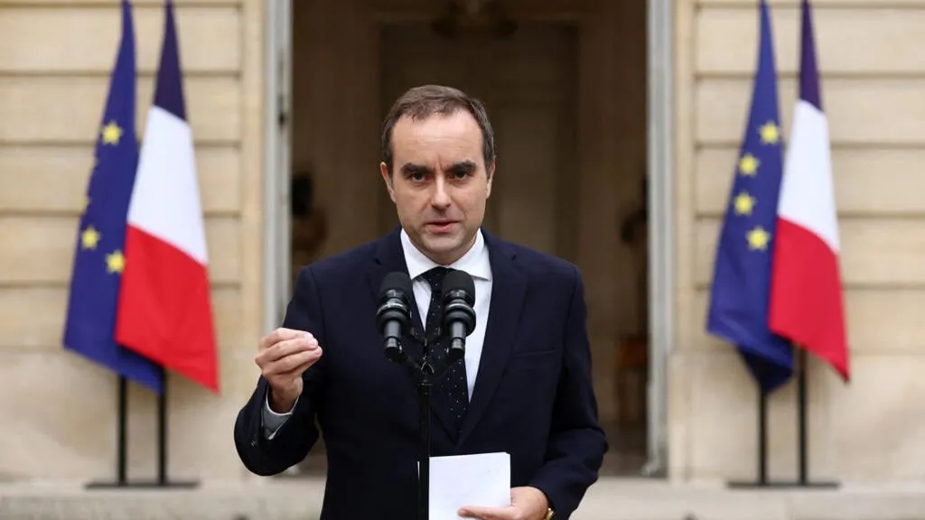 បារាំង ព្រមានថា សង្គ្រាមអ៊ុយក្រែន និងមជ្ឈិមបូព៌ា ប៉ះពាល់ធ្ងន់ធ្ងរដល់ហិរញ្ញវត្ថុគ្រួសារ រួមទាំងសេដ្ឋកិច្ចជាតិ - AMS Article Thumbnail