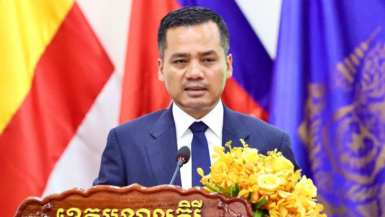 ឯកឧត្តមអភិសន្តិបណ្ឌិត ស សុខា ណែនាំដល់អភិបាល និងស្នងការថ្មីខេត្តមណ្ឌលគិរី យកចិត្តទុកដាក់បំពេញភារកិច្ចស្នូល ពិសេសការងារបោសសម្អាត Online Scams