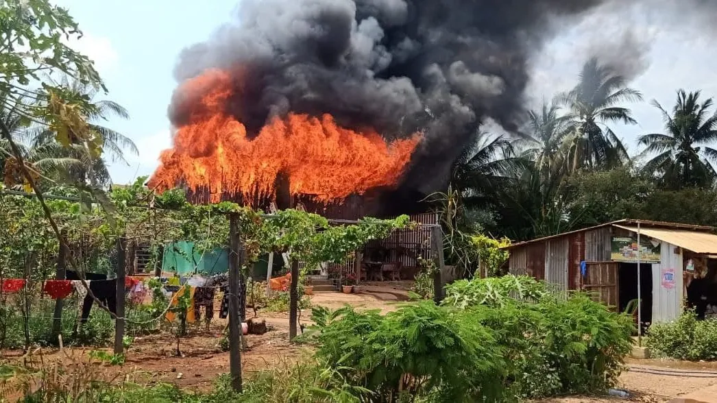 អគ្គីភ័យឆាបឆេះផ្ទះអស់មួយខ្នងនៅឃុំតាអុងស្រុកចំការលើ