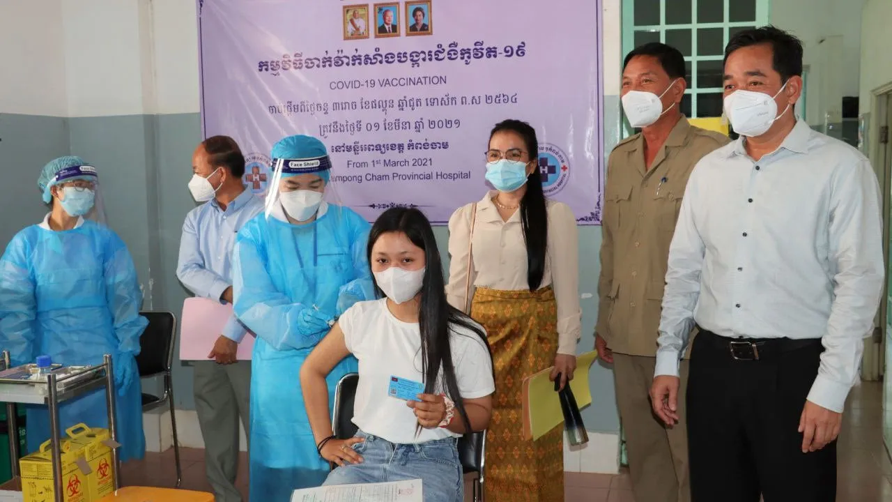 ខេត្តកំពង់ចាម បើកយុទ្ធនាការចាក់វ៉ាក់សាំងបង្ការជំងឺកូវីដ-១៩ សម្រាប់កុមារ និងយុវវ័យចាប់ពីអាយុ១២ឆ្នាំ ដល់ក្រោម១៨ឆ្នាំ នៅមន្ទីរពេទ្យបង្អែកខេត្តកំពង់ចាម