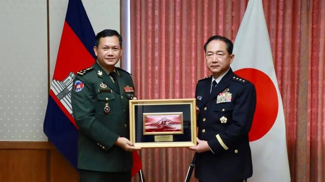 ឧត្តមសេនីយ៍ឯក ហ៊ុន ម៉ាណែត ជួបពិភាក្សាជាមួយអគ្គមេបញ្ជាការនៃកងកម្លាំងស័្វយការពារជប៉ុន ដេីម្បីពង្រឹងទំនាក់ទំនងឱ្យកាន់តែរឹងមាំ