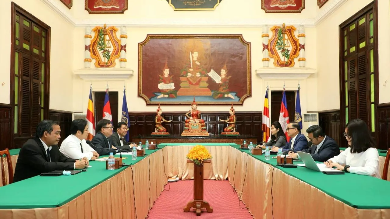 មន្ត្រីជាន់ខ្ពស់​ក្រសួងយុត្តិធម៌​ផ្អែកលើ​ទិដ្ឋភាព​ច្បាប់​ចំនួន​ពីរ​ចំណុច ឆ្លើយតប​ទៅនឹង​សំណើ​របស់​តំណាងគណបក្ស​ភ្លើងទៀន​