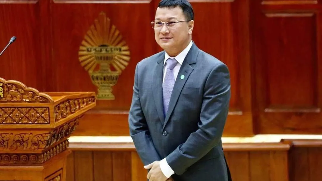 ព្រះមហាក្សត្រ ចេញព្រះរាជក្រឹត្យត្រាស់បង្គាប់តែងតាំងមុខតំណែងឯកឧត្តម ឌិត ទីណា ជារដ្ឋមន្ត្រីក្រសួងកសិកម្ម រុក្ខាប្រមាញ់ និងនេសាទ