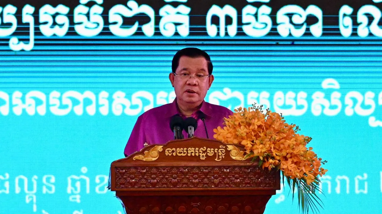 សម្តេចតេជោ ហ៊ុន សែន បានណែនាំឱ្យការខិតខំធ្វើយ៉ាងណាពង្រឹងសមត្ថភាពអក្សរសាស្ត្រខ្មែរ សម្រាប់ប្រជាពលរដ្ឋរបស់យើង