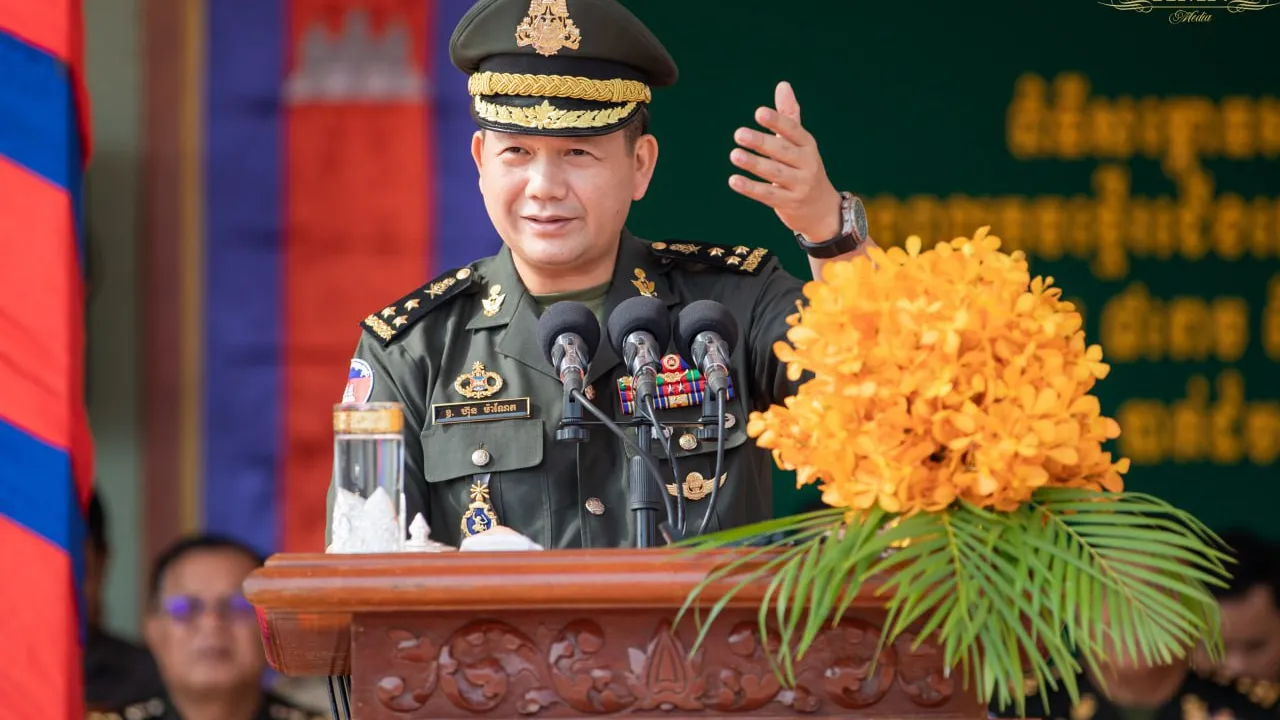 ឧត្តមសេនីយ៍ឯក ហ៊ុន ម៉ាណែត៖ សូមជឿជាក់មកលើរាជរដ្ឋាភិបាល ក្រសួងការពារជាតិ អគ្គបញ្ជាការដ្ឋាន និងបញ្ជាការដ្ឋានកងទ័ពជើងគោក ក្នុងការប្តេជ្ញាការពារជាតិ សាសនា ព្រះមហាក្សត្រ និងប្រជាជន