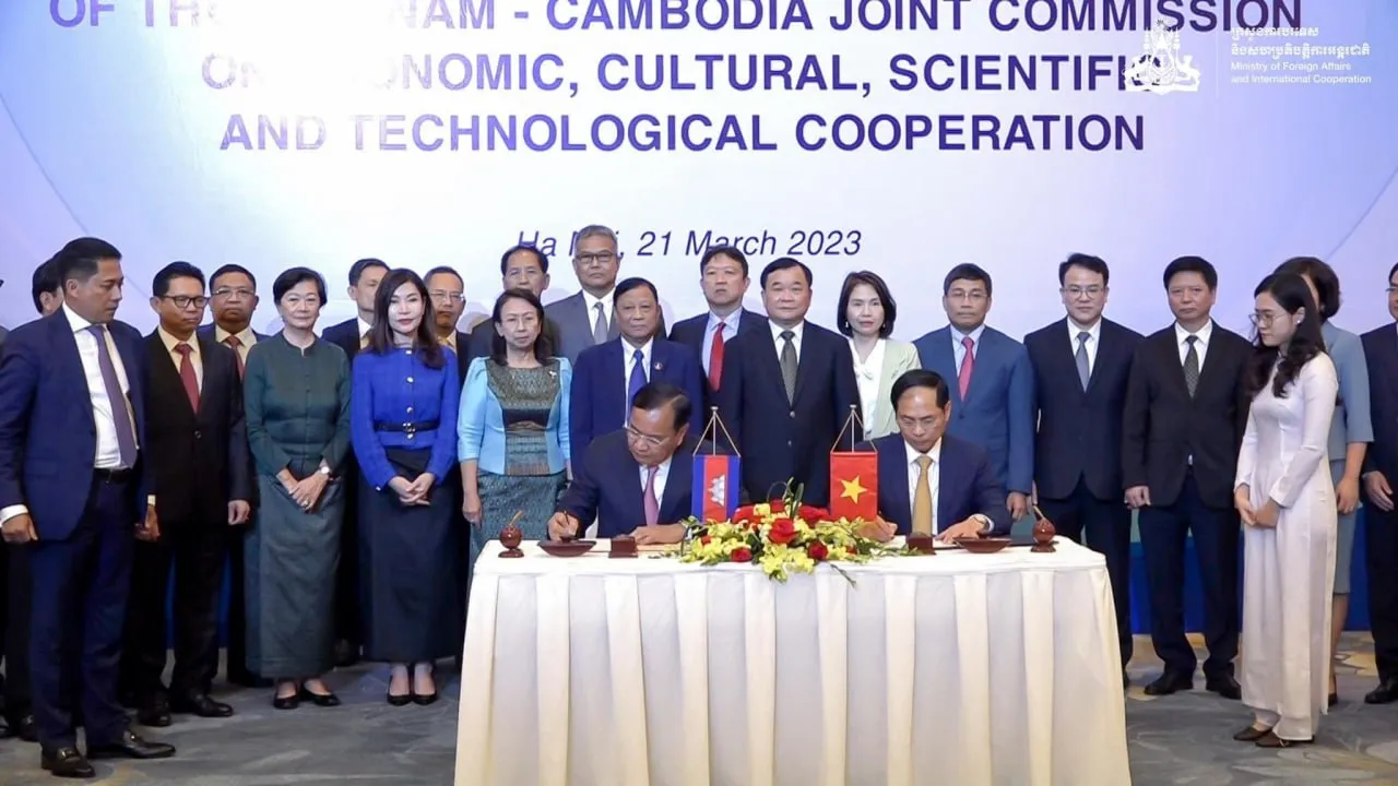 ទំហំពាណិជ្ជកម្មទ្វេភាគីកម្ពុជា វៀតណាម បានកើនឡើងគួរឱ្យកត់សម្គាល់រហូតដល់ ១០,៥ ពាន់លានដុល្លារអាមេរិកនៅឆ្នាំ២០២២ ដែលជាការកើនឡើង ១០,៨% បើធៀបនឹងឆ្នាំ២០២១ 🇰🇭🇻🇳