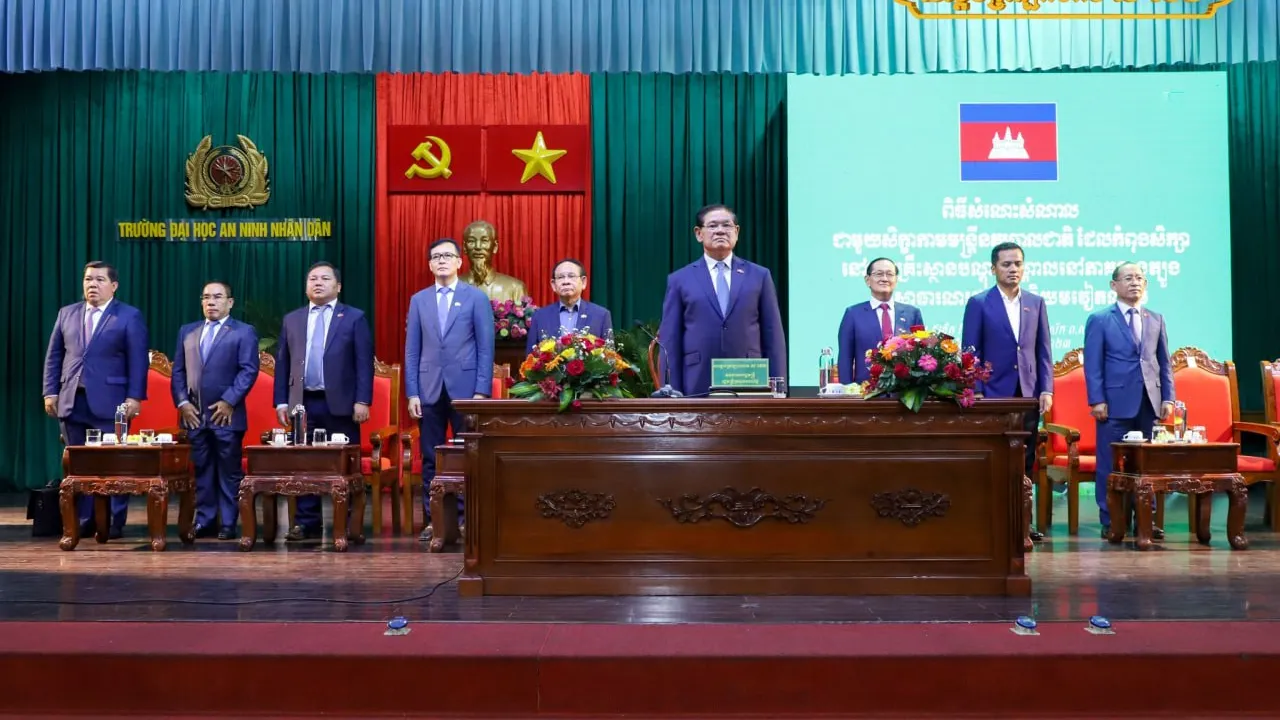 សម្ដេចក្រឡាហោម ស ខេង ស្នើភាគីវៀតណាមបន្តការបណ្ដុះបណ្ដាលសិក្ខាកាមនគរបាលកម្ពុជានៅឆ្នាំបន្តបន្ទាប់ទៀត