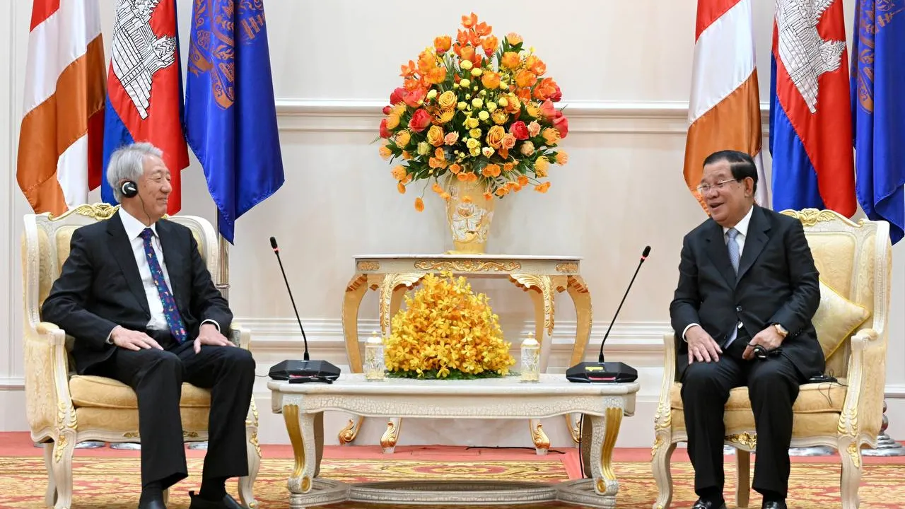 សម្ដេចតេជោ ហ៊ុន សែន លើកទឹកចិត្តឱ្យភាគីទាំងពីរ កម្ពុជា-សិង្ហបុរី ជំរុញការអនុវត្តលើកិច្ចព្រមព្រៀងអនុស្សាណៈដែលមានរួចហើយ ជាពិសេសលើវិស័យថាមពល និងវិស័យទីផ្សារកាបោនជាមួយគ្នា