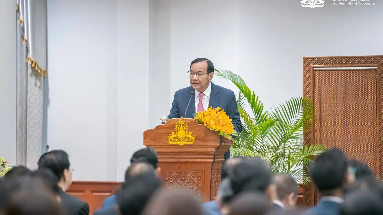 ឯកឧត្តម ឧបនាយករដ្ឋមន្ត្រី ប្រាក់ សុខុន៖ កម្ពុជាបានការពារយ៉ាងគត់មុតនូវ ឯករាជ្យ និងអធិបតេយ្យជាតិ តបនឹងការប៉ុនប៉ងជ្រៀតជ្រែកចូលកិច្ចការផ្ទៃក្នុងរបស់កម្ពុជា