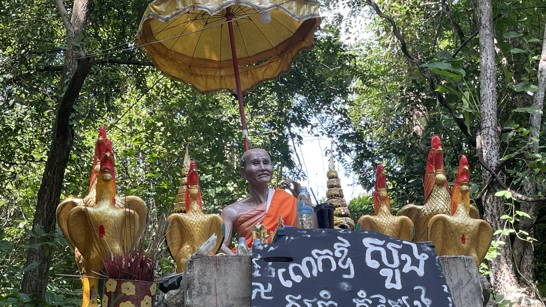 ជំនឿ ទៅលើអ្នកសច្ចំភ្នំត្បែង”លោកតាសួង “បានទាក់ទាញឱ្យភ្ញៀវទេសចរចូលកម្សាន្តតំបន់បេតិកភណ្ឌភ្នំត្បែងកាន់តែច្រើន