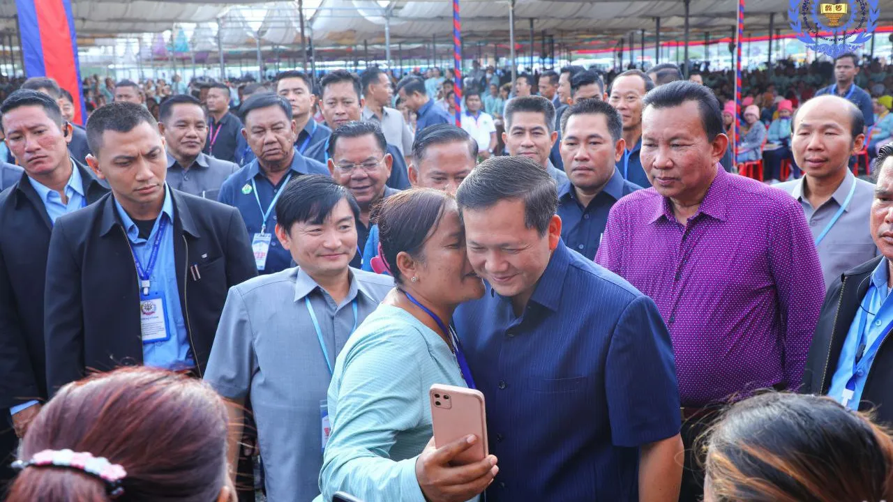 អ្នកវិភាគចៅចាក់ស្មុក៖ គ្រប់កាលៈទេសៈ រាជរដ្ឋាភិបាលដឹកនាំដោយសម្តេចធិបតី ហ៊ុន ម៉ាណែត តែងតែយកចិត្តទុកដាក់ចំពោះកម្មករ កម្មការិនី ក៏ដូជាពលរដ្ឋខ្មែរទាំងមូល