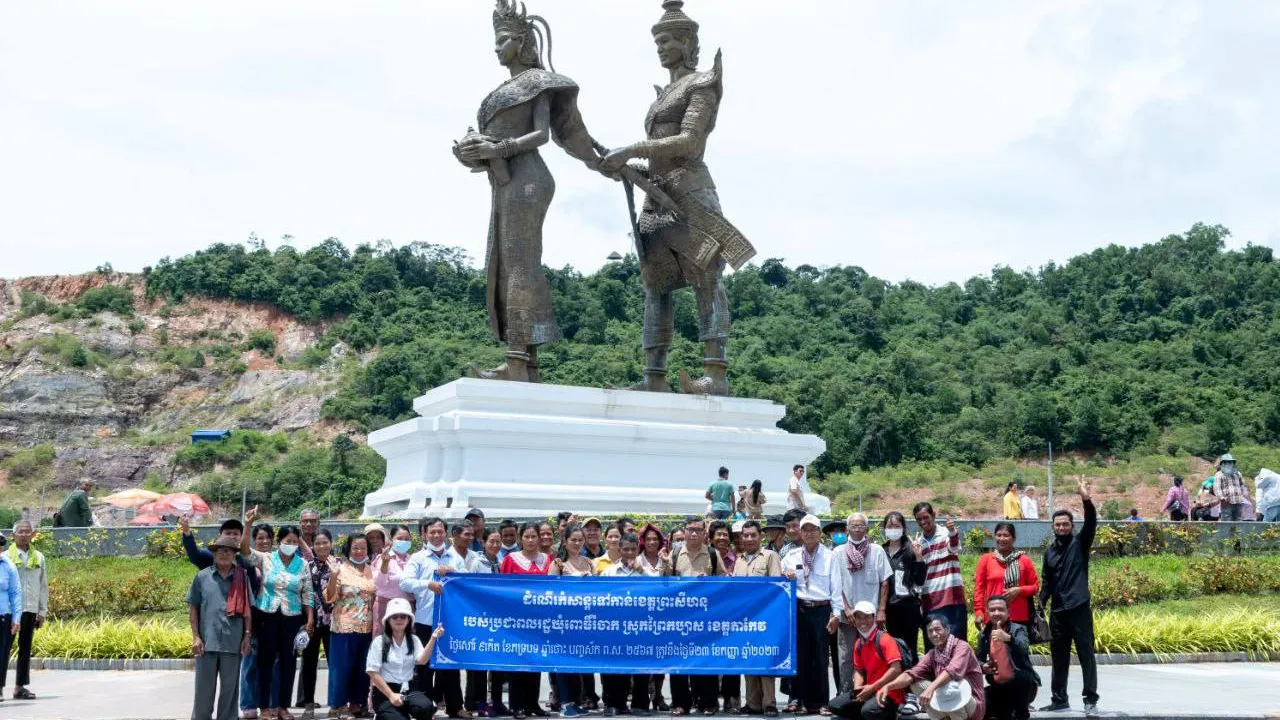 ប្រជាពលរដ្ឋក្នុងឃុំពោធិ៍រំចាក ខេត្តតាកែវ ៨០០នាក់ ទៅទស្សនាខេត្តព្រះសីហនុប្រកបដោយក្តីរំភើប