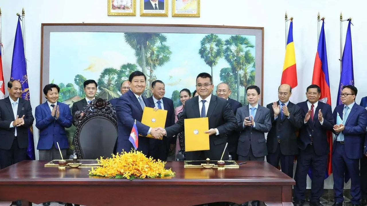 ក្រសួងដែនដី និងក្រសួងសាធារណការ រួមគ្នាពង្រឹងវិស័យសំណង់ ដើម្បីធានា​គុណ​ភាព សុវត្ថិភាព និងសោភណភាពសំណង់ ជាឧត្តមប្រយោជន៍ប្រជាជនកម្ពុជា