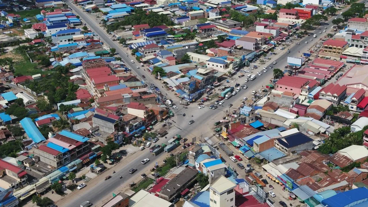 ផ្លូវជាតិលេខ៥១ គឺជាផ្លូវខ្សែក្រវាត់ភ្នំពេញមួយ ដែលបានជួយសម្រួលការធ្វើដំណើរ