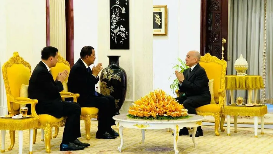 ព្រះមហាក្សត្រកោតសរសើរសម្តេចតេជោ និងសម្តេចធិបតី ក្នុងការការពារអធិបតេយ្យ ឯករាជ្យ បូរណភាពទឹកដី