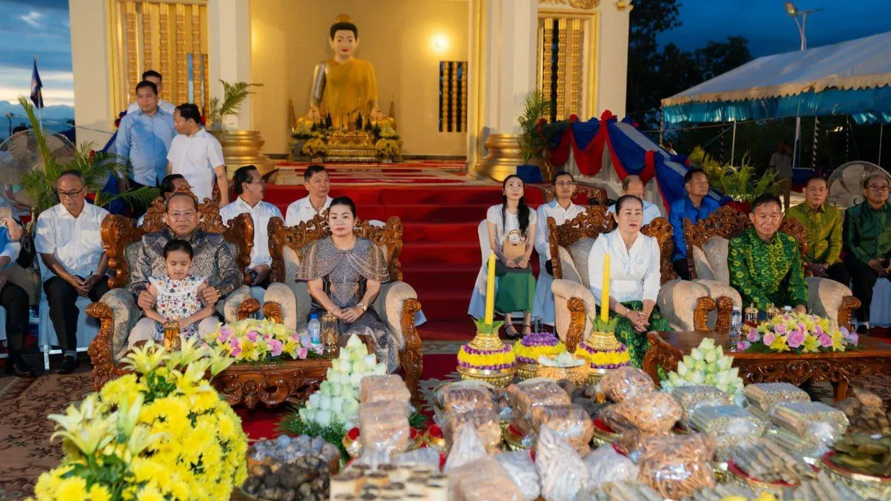 រាត្រីសំពះព្រះខែ អកអំបុកនាប្រាសាទមាស នៅខេត្តកំពត