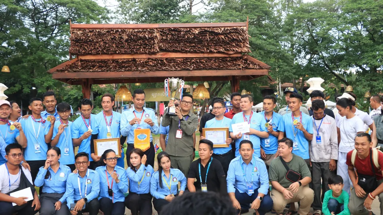 កម្មវិធី “ប្រណាំងទូកមិត្តភាពសៀមរាបផ្ទះខ្ញុំ” បានបញ្ចប់ក្រោម​ស្នាមញញឹម