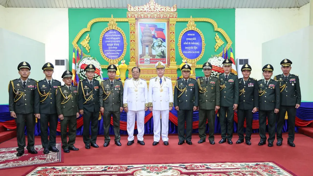 អបអរសាទរខួបអនុស្សាវរីយ៍លើកទី៧២ ទិវាបុណ្យឯករាជ្យជាតិ ៩វិច្ឆិ និងទិវាកំណើតនៃកងយោធពលខេមរភូមិន្ទ ឆ្នាំ២០២៥