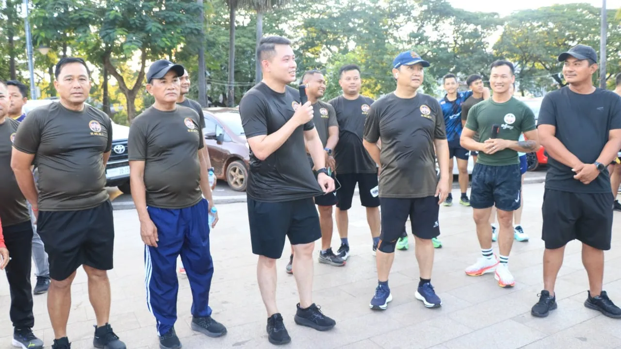 មនុស្ស៣០០នាក់ ចូលរួមព្រឹត្តិការណ៍រត់កម្សាន្តនៅសៀមរាប