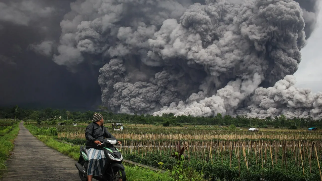 ផ្ទុះភ្នំភ្លើងនៅជិតកោះបាលី បង្ខំឥណ្ឌូនេស៊ីប្រកាសអាសន្នកម្រិតខ្ពស់បំផុត
