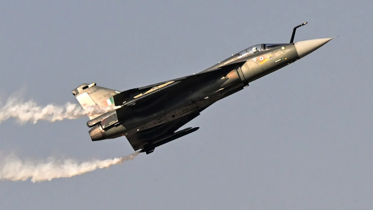 យន្តហោះចម្បាំងឥណ្ឌាធ្លាក់ផ្ទុះស្លាប់ពីឡុត អំឡុងកម្មវិធី Dubai Airshow