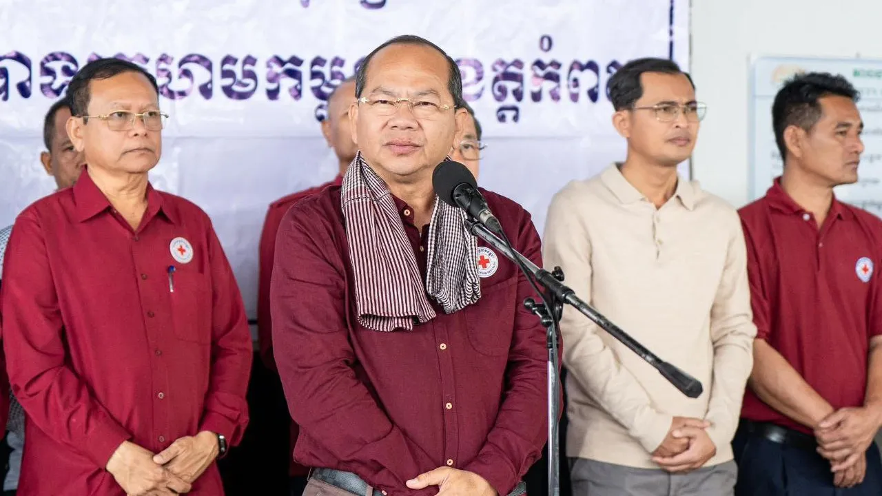 មិនទុកពលរដ្ឋចោល៖ កាកបាទក្រហមកម្ពុជាផ្តល់អំណោយដល់ប្រជាជនរងគ្រោះដោយខ្យល់កន្ត្រាក់ជាង ៤៣០​គ្រួសារ​នៅក្រុងបូកគោ