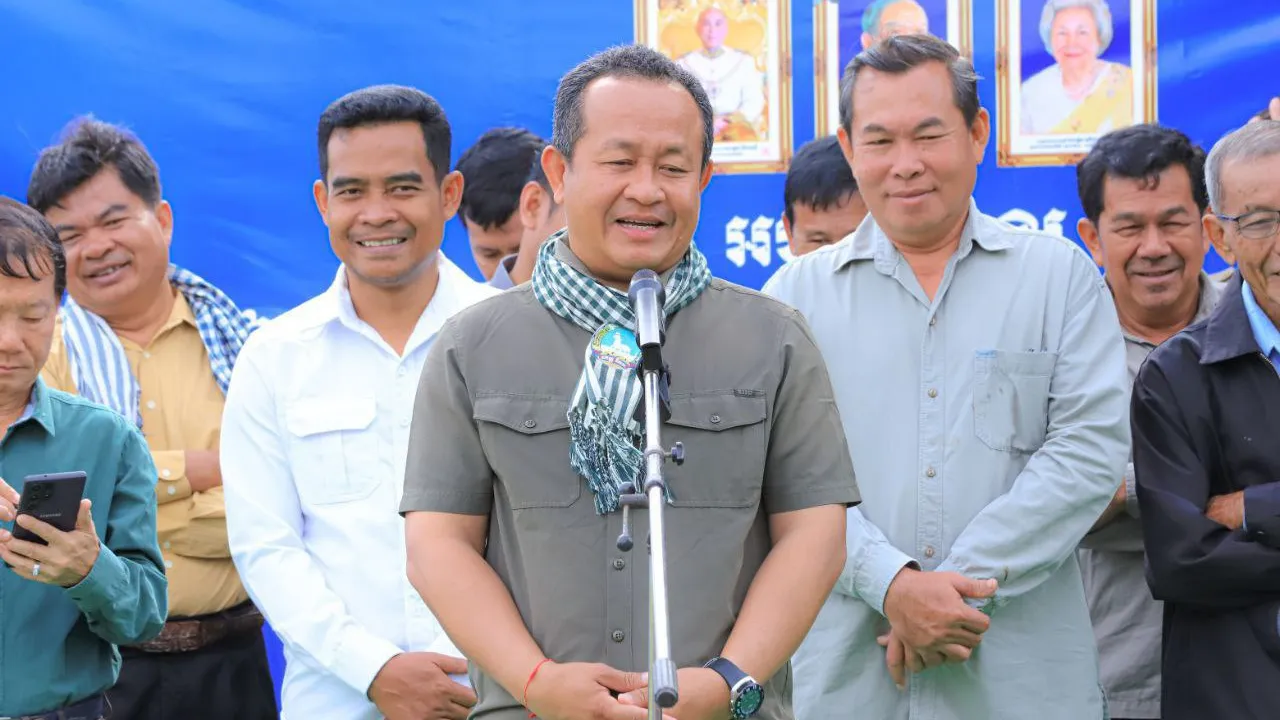 ចងដៃអ្នកភូមិចំការចេក ផ្លូវបេតុងមួយខ្សែមុនដំណាច់ឆ្នាំ