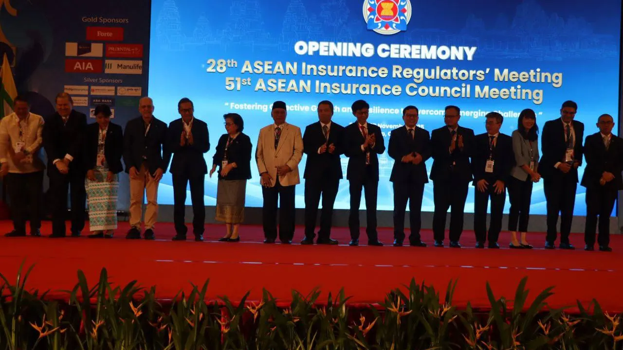 កិច្ចប្រជុំនិយ័តករធានារ៉ាប់រងអាស៊ាន លើកទី២៨ និង កិច្ចប្រជុំក្រុមប្រឹក្សាធានារ៉ាប់រងអាស៊ាន លើកទី៥១ និងកិច្ចប្រជុំពាក់ព័ន្ធប្រារព្ធនៅខេត្តសៀមរាប