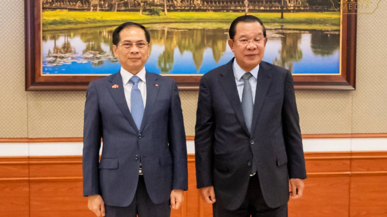 សម្តេចតេជោ ហ៊ុន សែន អនុញ្ញាតឱ្យឧបនាយករដ្ឋ​មន្ត្រី​វៀ​ត​ណាម ចូលជួបសម្តែងការគួរសម នៅវិមានព្រឹទ្ធស​ភា