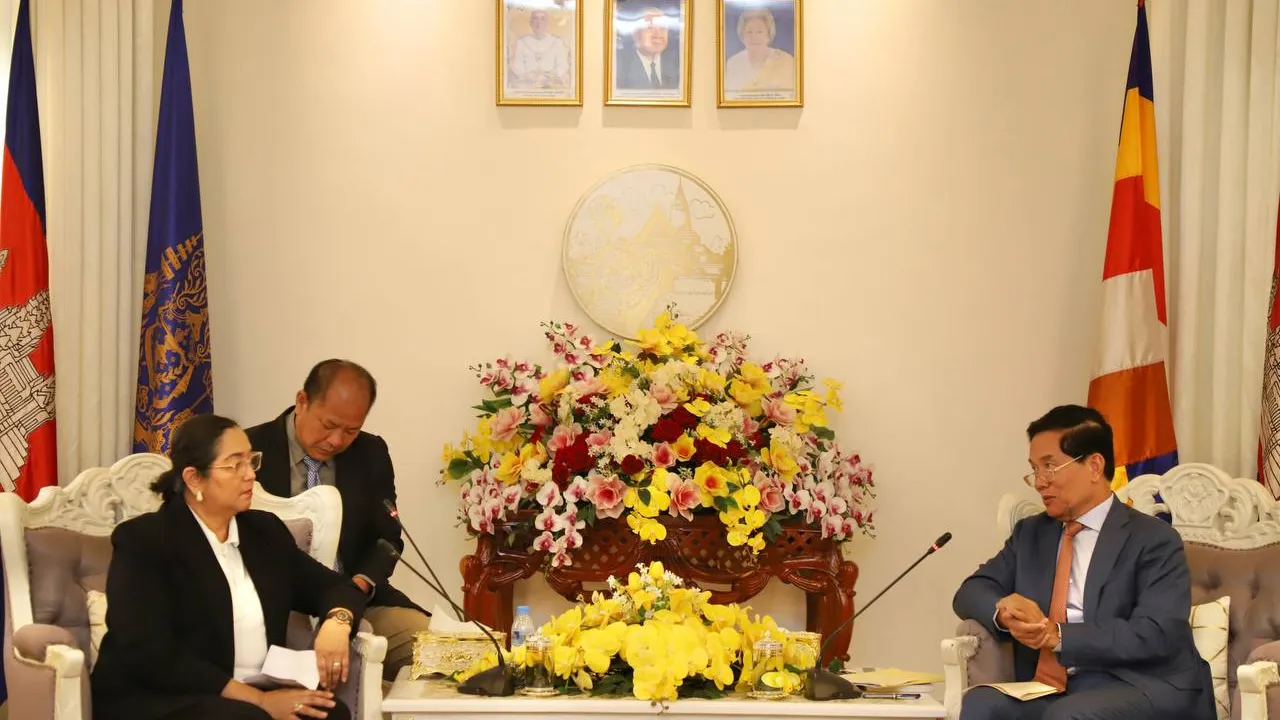 អភិបាលក្រុងម៉ាណដាលូយ៉ុង ប្រទេសហ្វ៊ីលីពីន កោតសរសើរ រាជ​ធា​នីភ្នំពេញ រីកចម្រើនគ្រប់វិស័យ