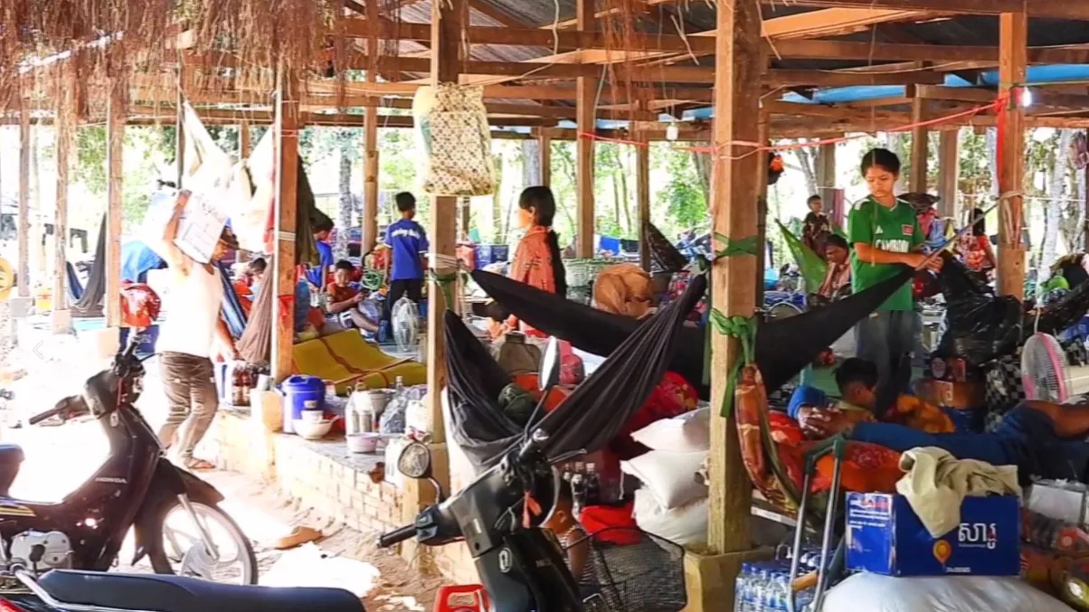 ប្រជាពលរដ្ឋភៀសសឹកជិត២០០គ្រួសារ នៅវត្តបឹងអំពិល ទទួលអំណោយពីរដ្ឋមន្ត្រីក្រសួងឧស្សាហកម្ម