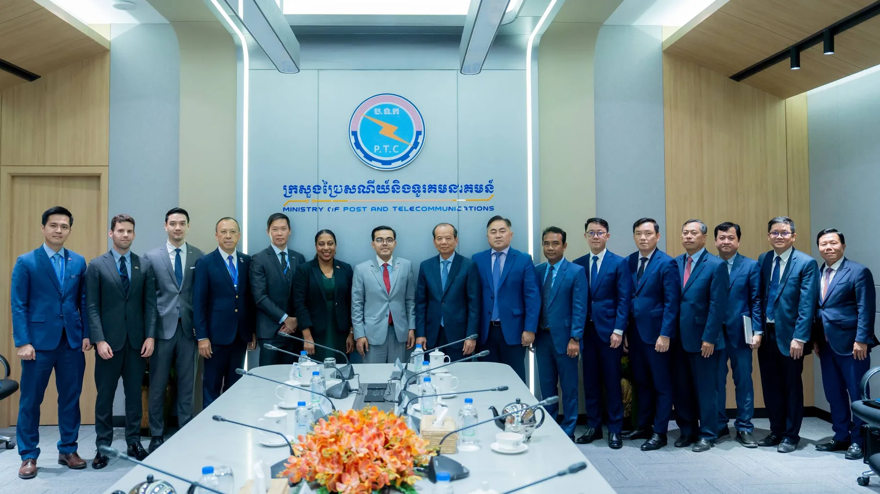 រដ្ឋមន្ត្រីក្រសួងប្រៃសណីយ៍ អនុញ្ញាតឱ្យគណៈប្រតិភូក្រុមប្រឹក្សាធុរកិច្ចអាមេរិក-អាស៊ាន​ចូលជួបសម្ដែងការគួរសម​និងពិភាក្សាការងារ