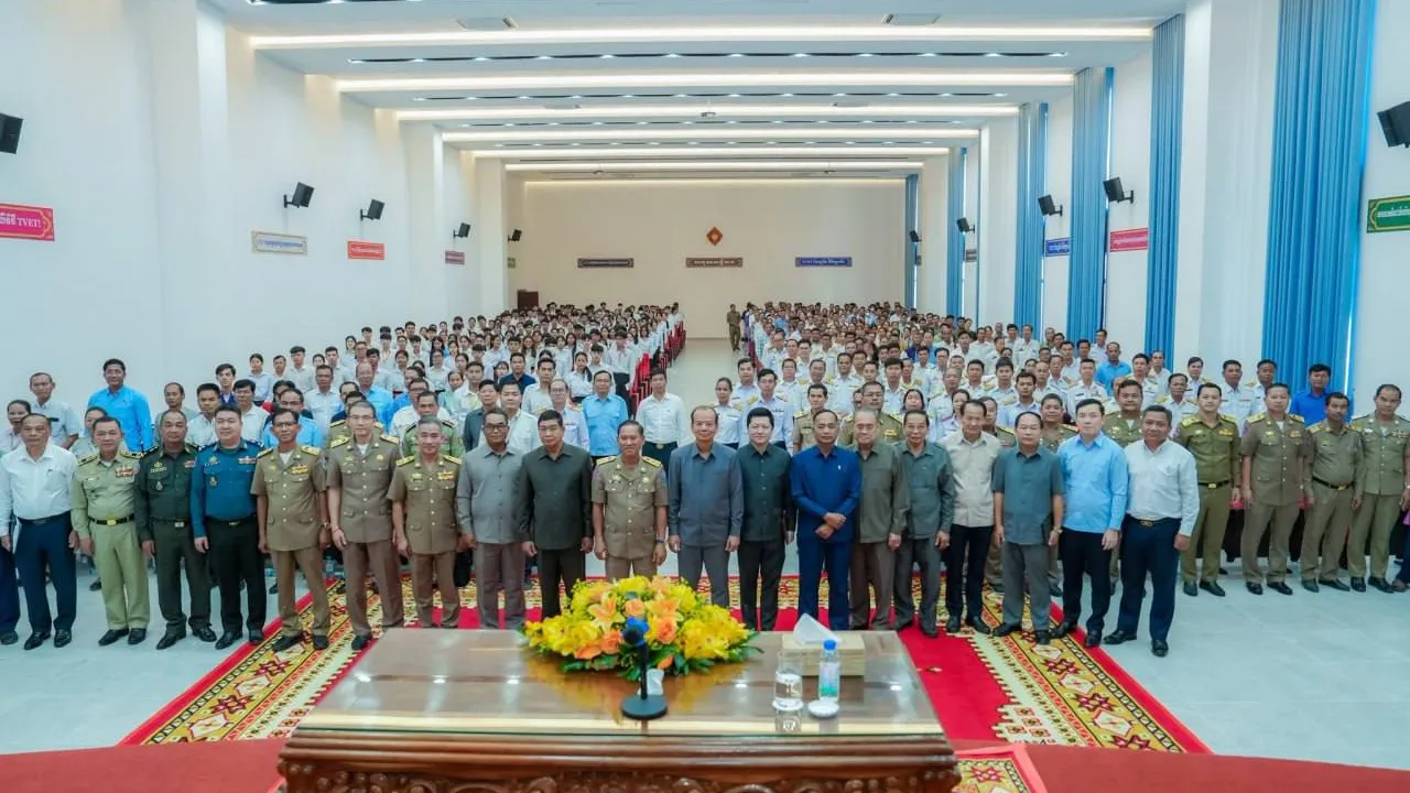 ឯកឧត្តមរដ្ឋមន្រ្តី ជា វ៉ាន់ដេត បានអញ្ជើញជួបសំណេះសំណាលជាមួយសិស្សនិទ្ទេស A ឆ្នាំសិក្សា២០២៤-២០២៥ ចំនួន ១៧៨នាក់ ទូទាំងខេត្តតាកែវ