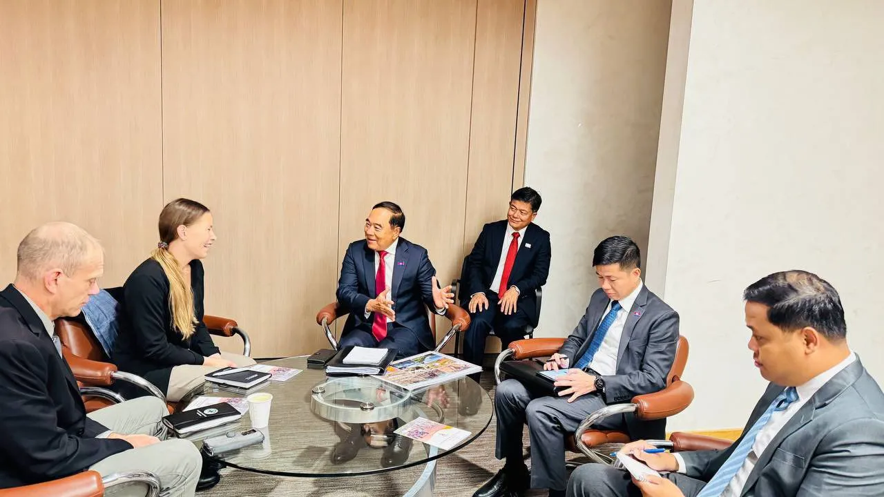 ប្រទេសន័រវេសចាត់ទុកកម្ពុជា​គឺជាអ្នក​ត្រួសត្រាយ​ផ្លូវមួយ​ដ៏សំខាន់​ក្នុងគោលនយោបាយសកម្មភាពមីន ហើយតាមរយៈបទពិសោធន៍ និង​សមិទ្ធផលសកម្មភាពមីន កម្ពុជាគឺជាតួ​អង្គមួយ​ដ៏សំខាន់​សម្រាប់​អនុសញ្ញាអូតាវ៉ា