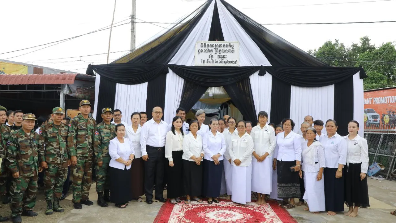 សម្តេច ម៉ែន សំអន អញ្ជើញគោរពវិញ្ញាណក្ខន្ធ​សពវីរកងទ័ព ព្រិន្ទបាលឯក រ័ត្ន វណ្ណៈ